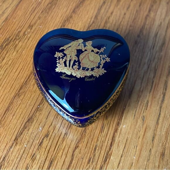 Limoges Castel France Porcelain Trinket Box heart 22 krt gold Cobalt Blue disp… - Picture 1 of 8